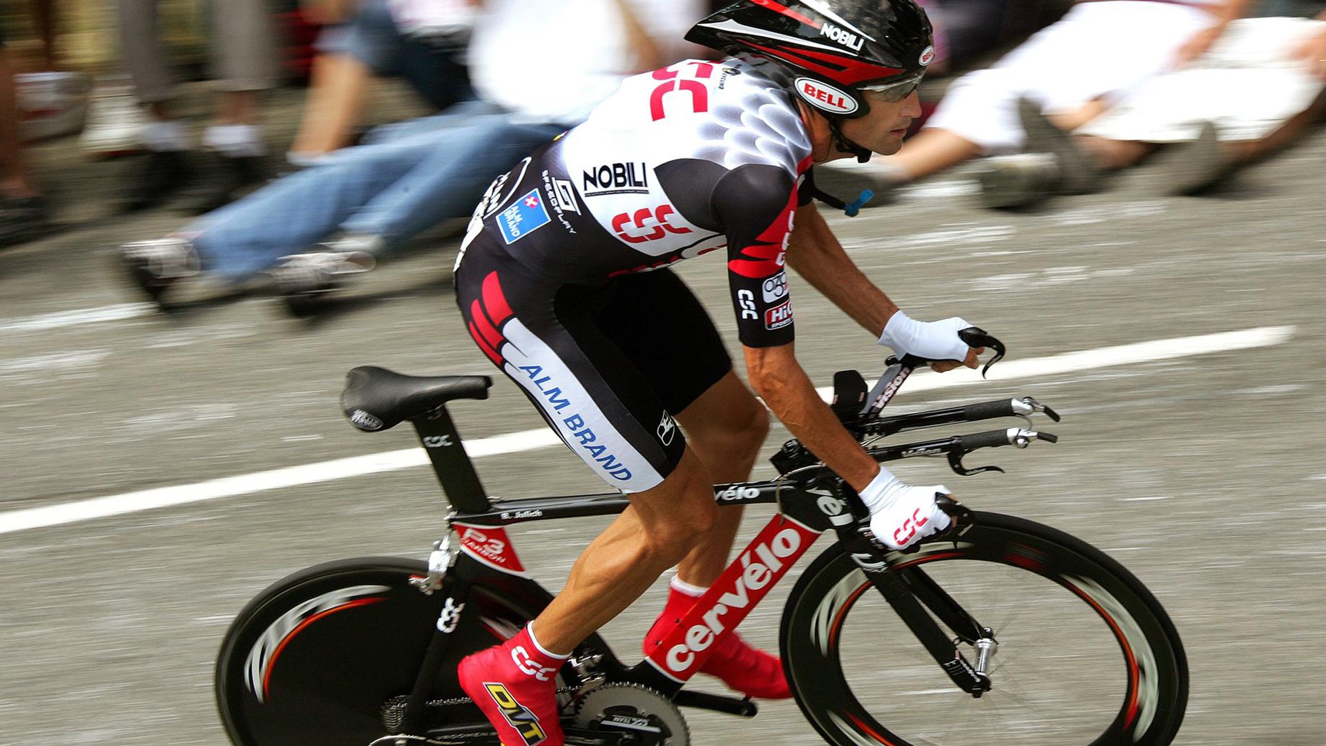 城市夜色水上冒险，灯火阑珊中的水域激情，水上夜景图片